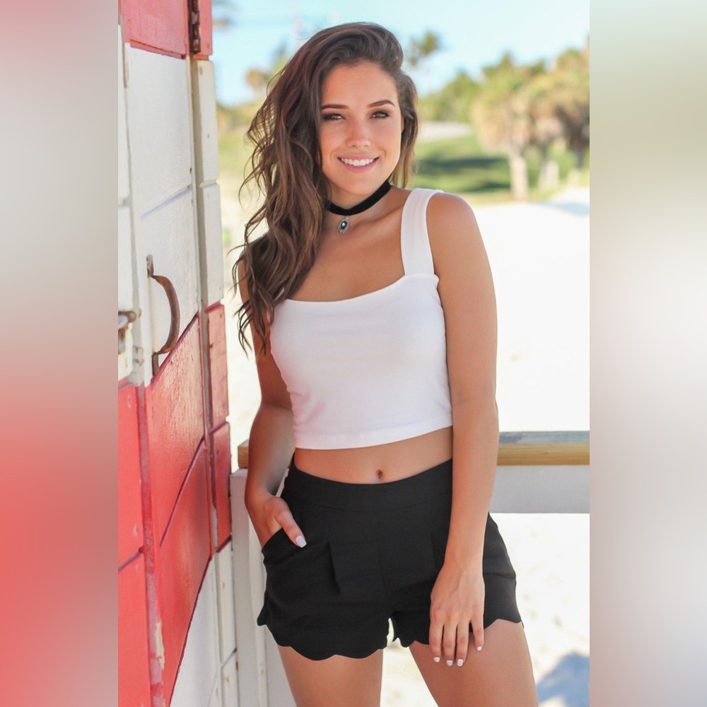 Mine Black Scalloped Shorts With Pleats Size Small Best Fit A Medium